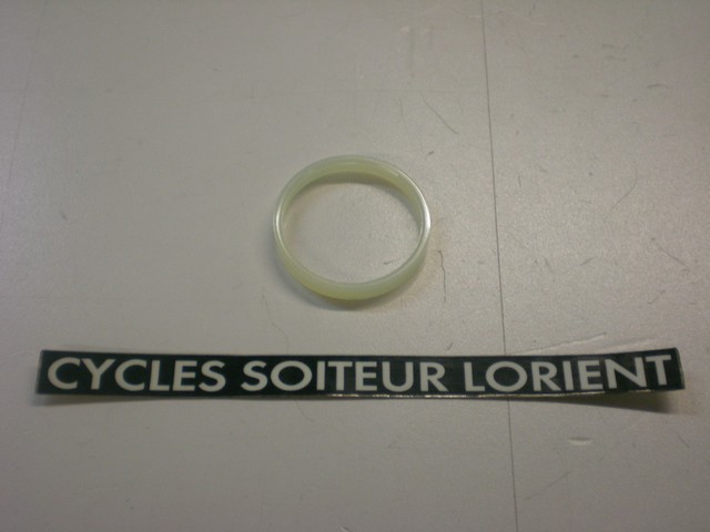 Entretoise plastique carter kick SYM