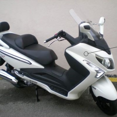 Facade avant SYM GTS EVO ( blanc brillant )