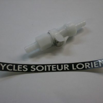Raccord rapide de durite d'essence