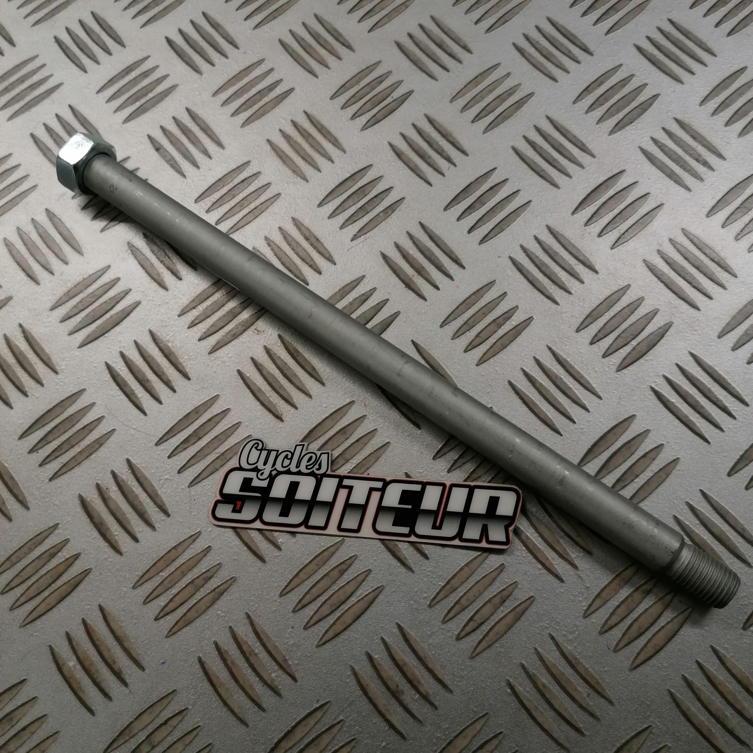 Axe roue arrière DERBI GPR / APRILIA RS4