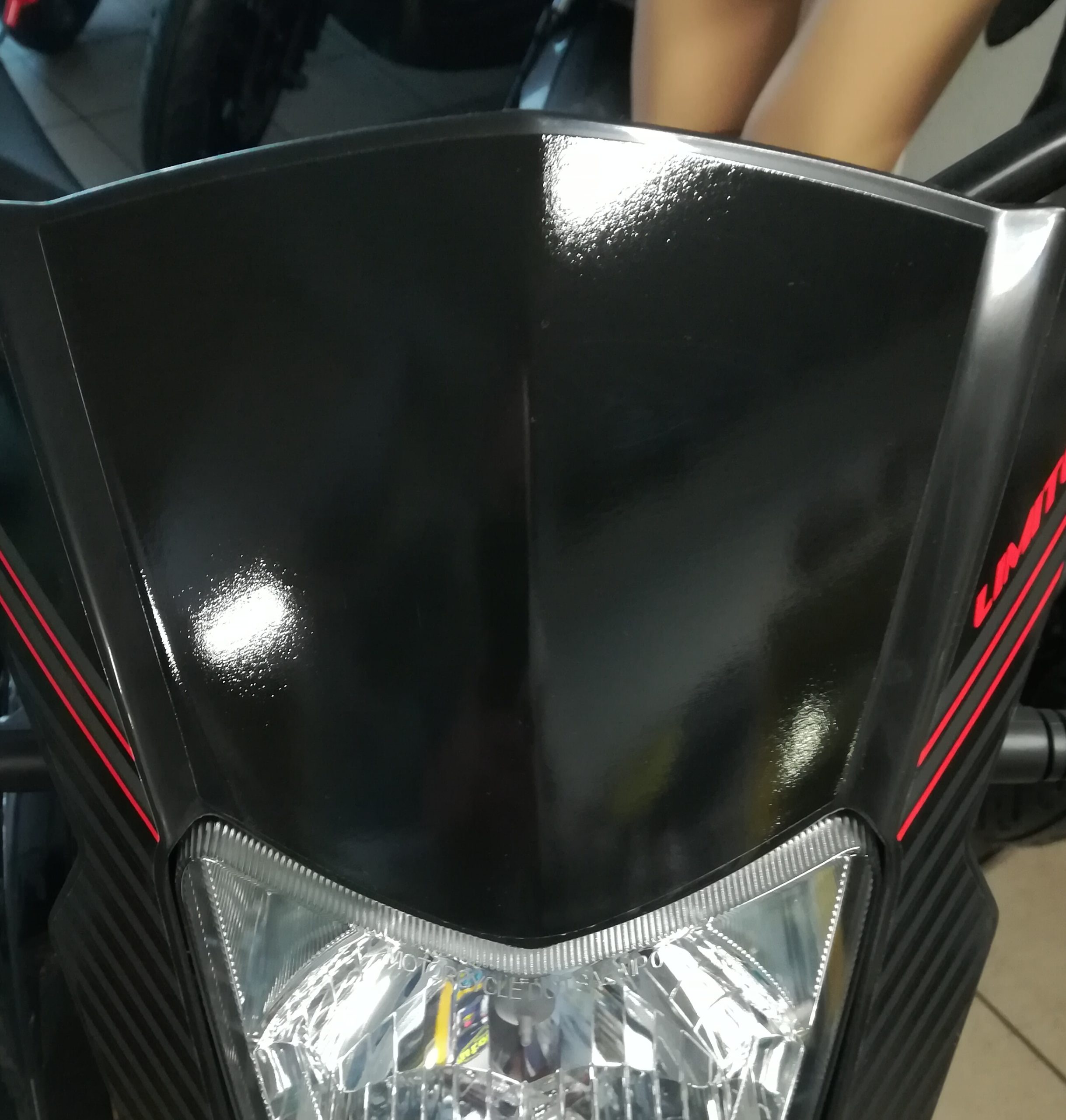 Autocollant central tête de fourche DERBI 2018->