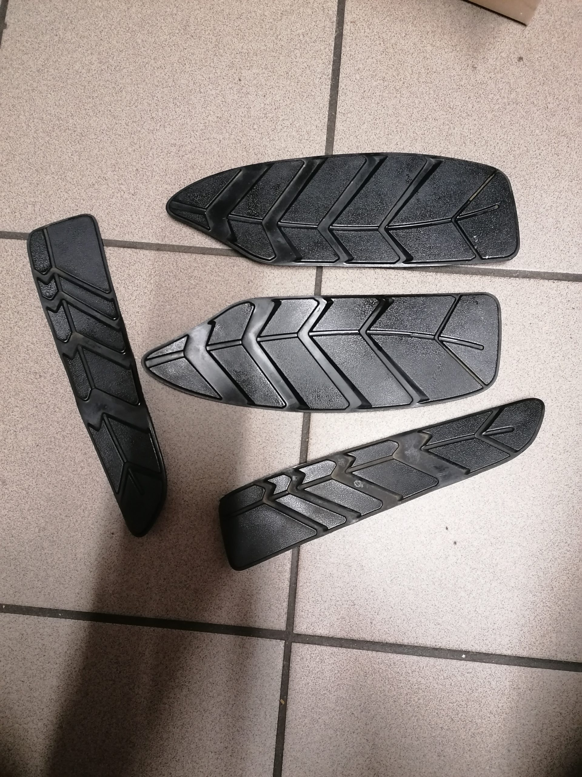 Revêtements marche-pieds SYM GTS