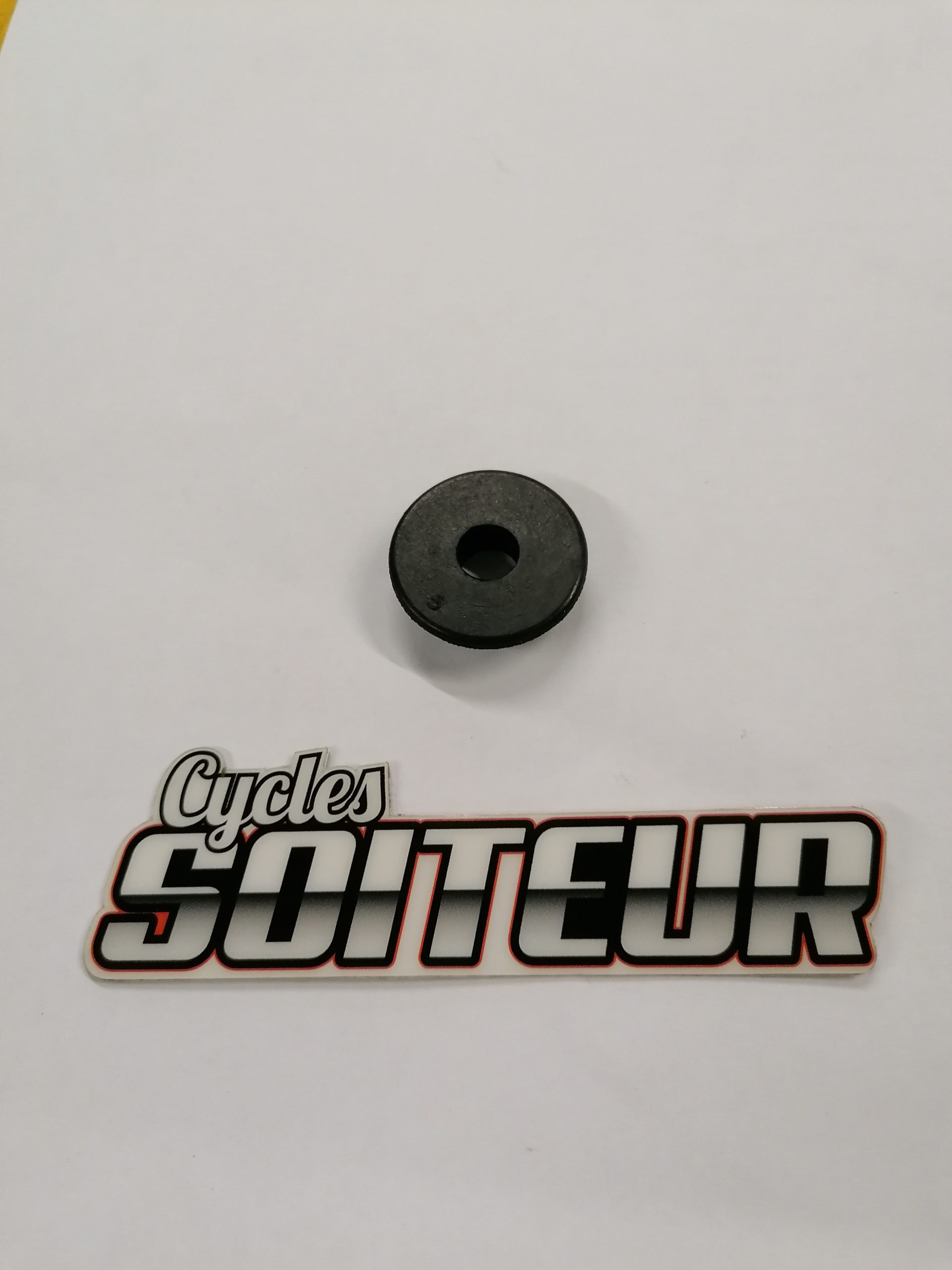 Bouchon caoutchouc écrou direction DERBI