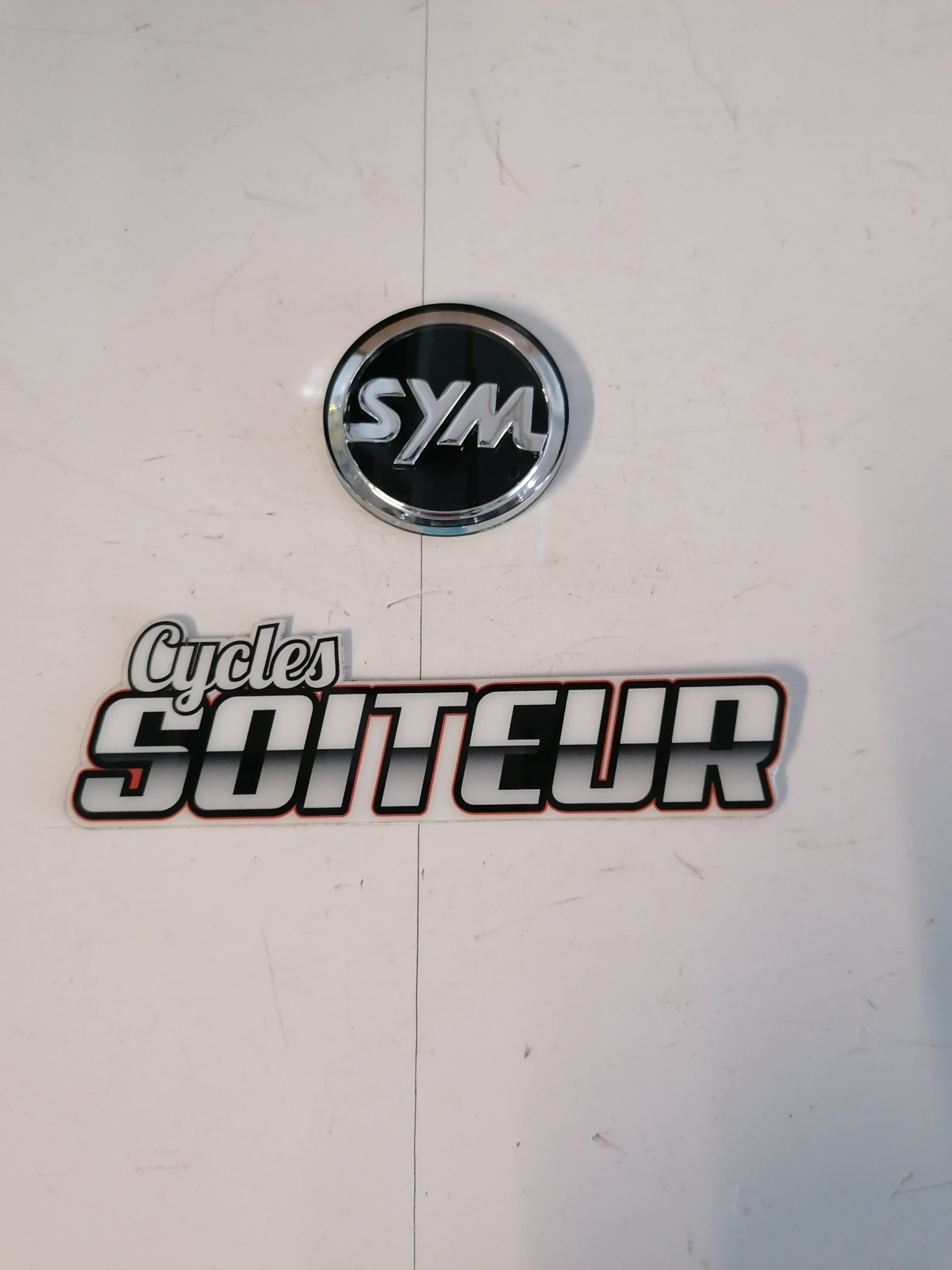 Logo SYM