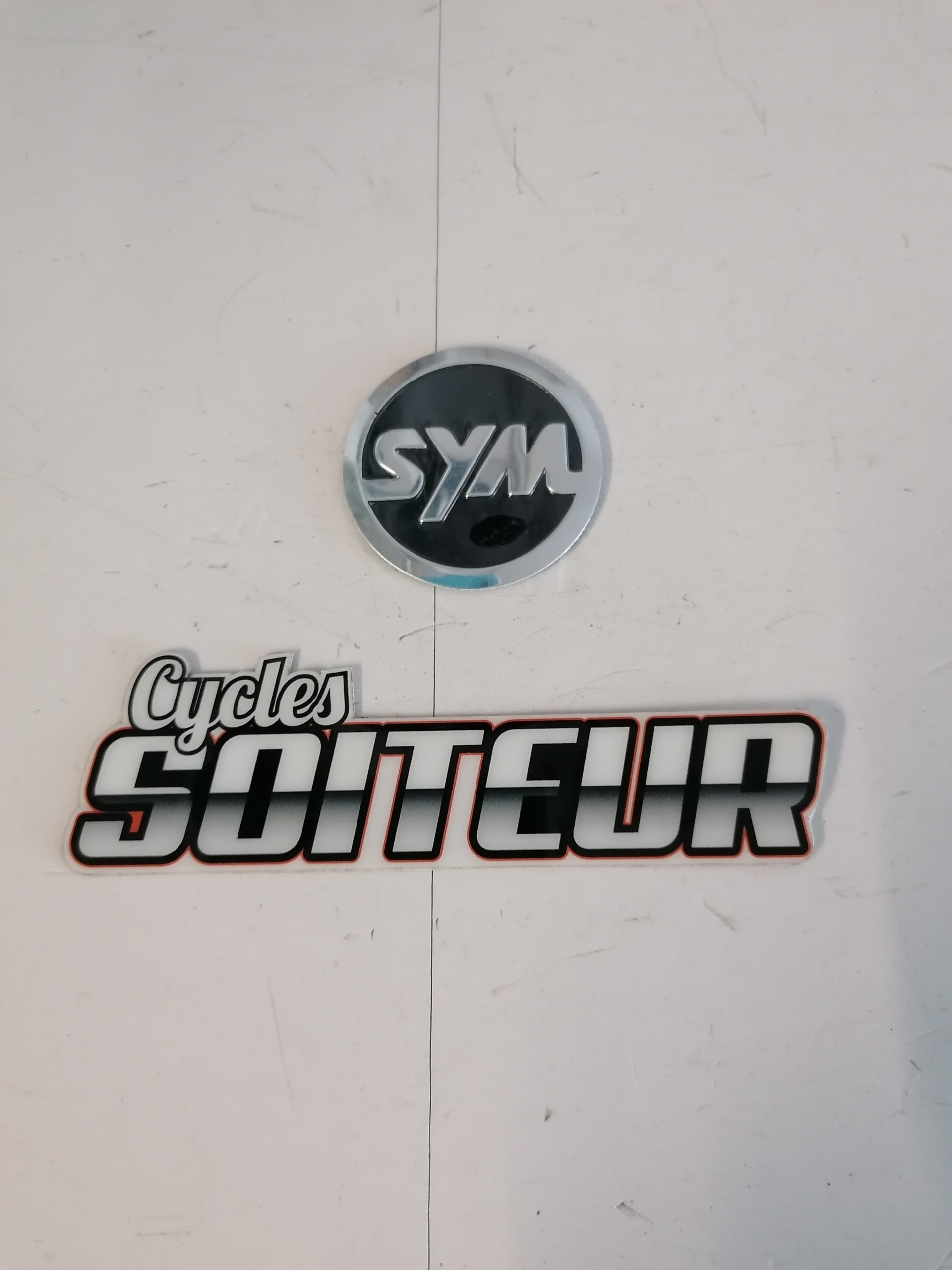 Logo SYM