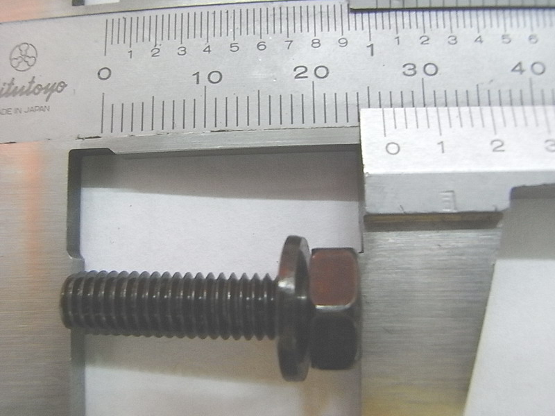 Vis grille échappement SYM