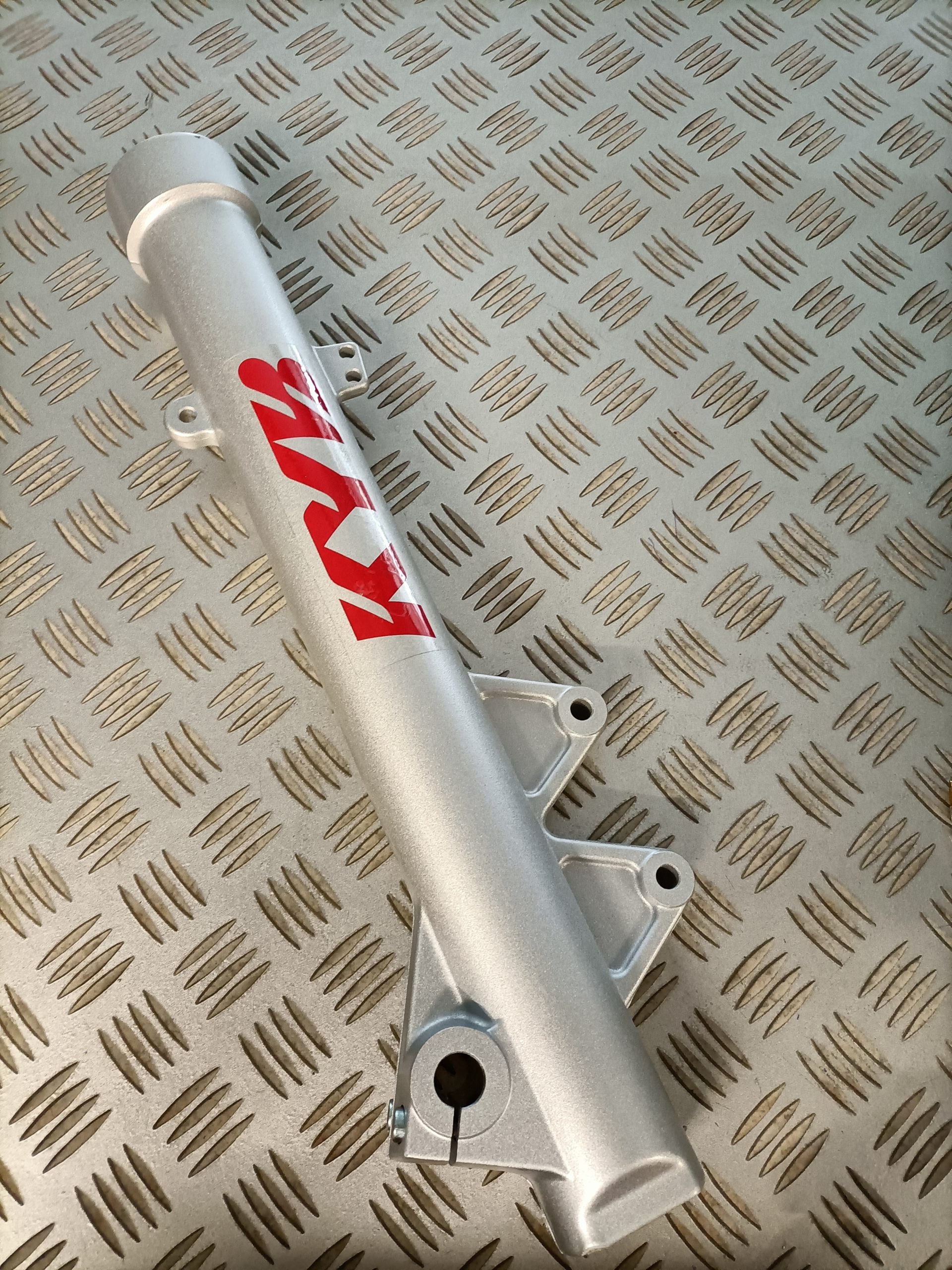 Bras de fourche gauche DERBI DRD ( déstockage )