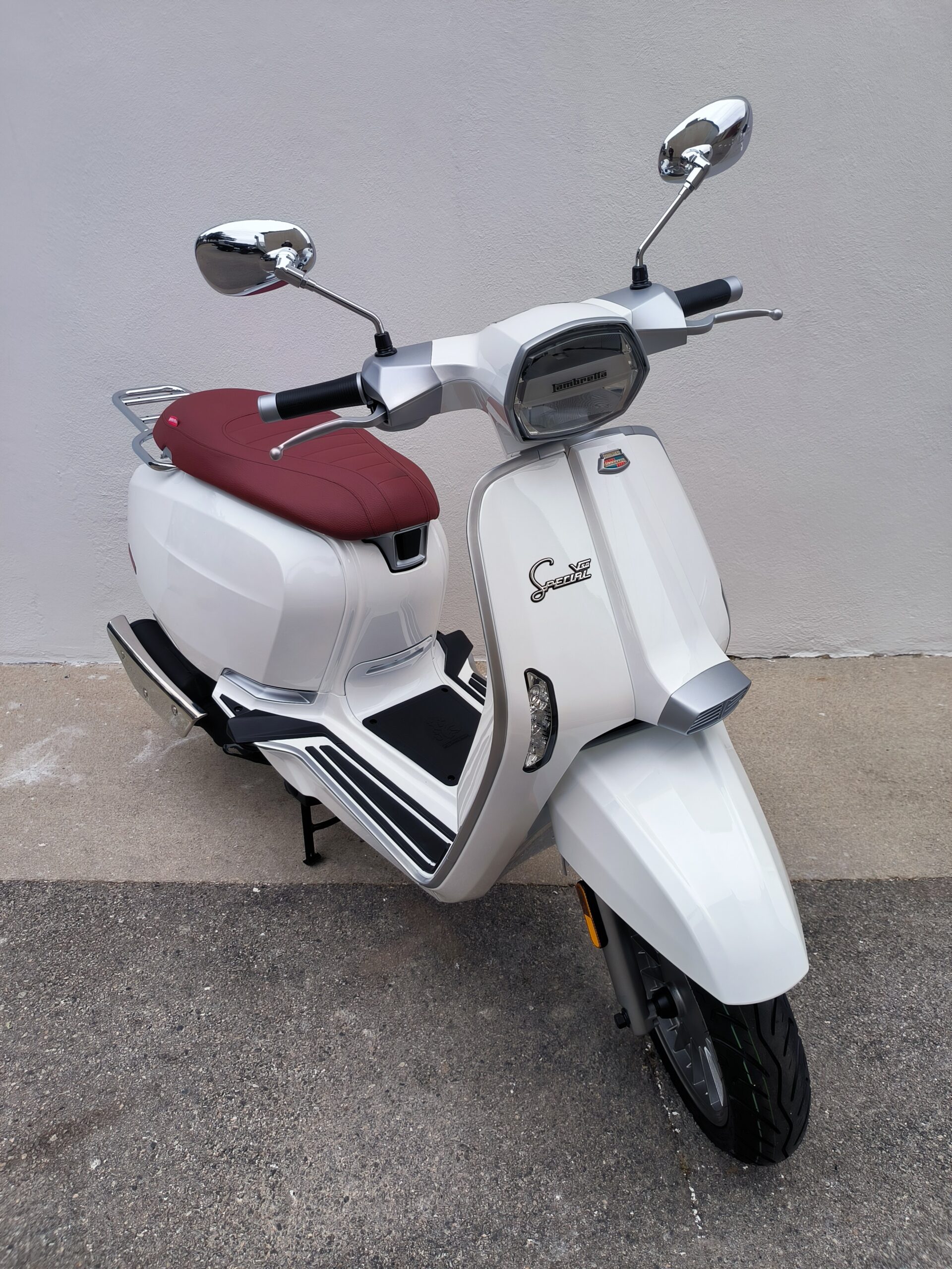 LAMBRETTA V50 ( 2999 € ou 49 € par mois )